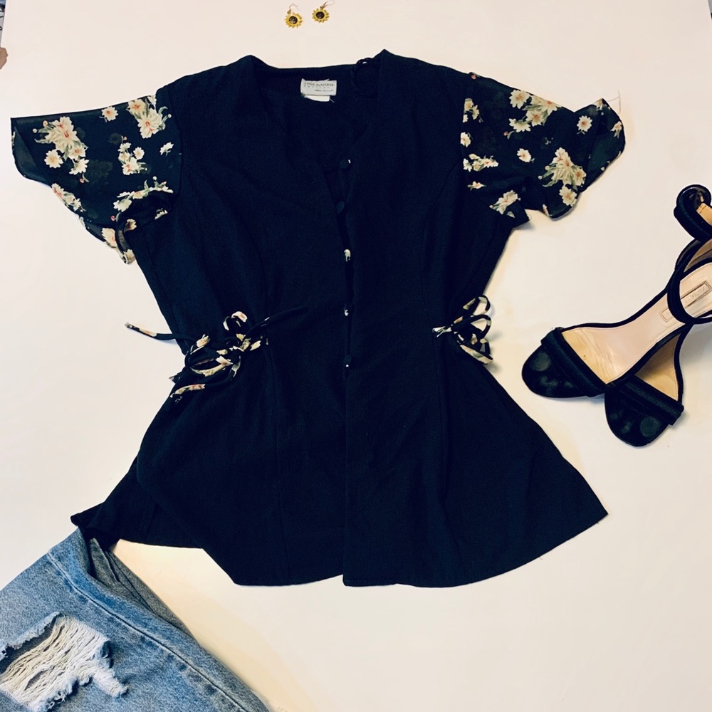 Trendy Vintage blouse!🌻🌻🌻
